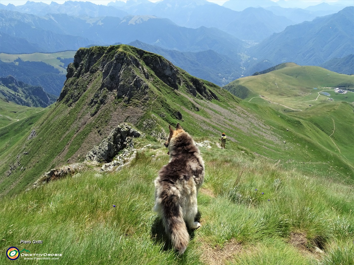 49 Scendendo dal Tribortoi alla Bocchetta con vista sul Triomen.JPG